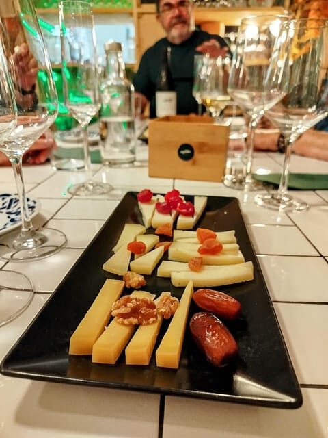 A Taste of Catalan Elegance: Barcelona Wine Tasting - Food and Drink Pairings
