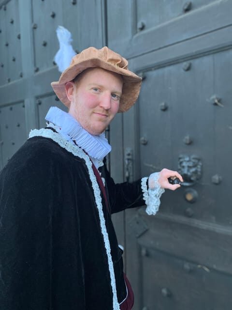 A tour of Warwick with Queen Elizabeth's secret lover - FAQ