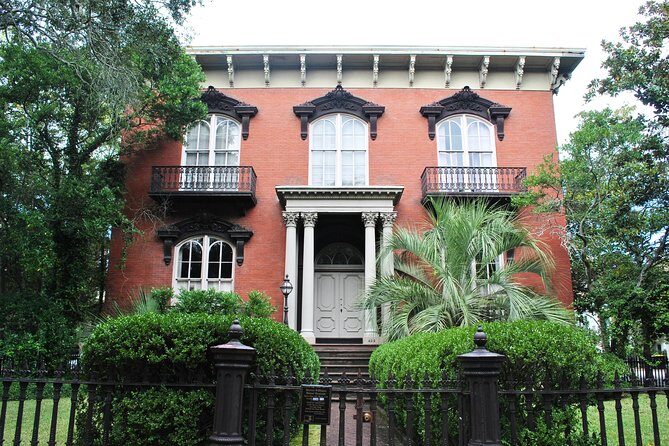 A Walk Through The Book "Midnight in the Garden of Good and Evil" - Key Points