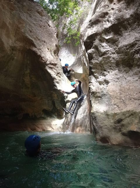 Abdet: water canyoning - Group Size and Language Options