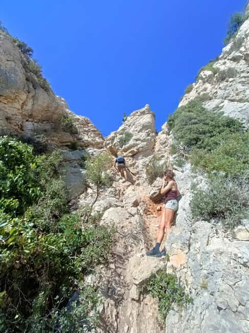 Absolut Calanques de Marseille. Canyons, fisher village and turquoise beach - An In-Depth Look at the Tour