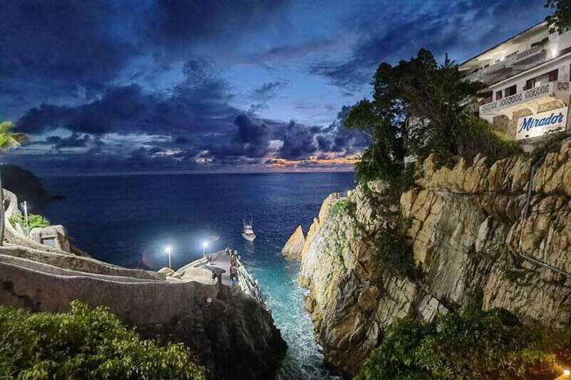 -Acapulco: Bella Vista Dinner with Drinks and Cliff Diving - Who Would Love This Tour?