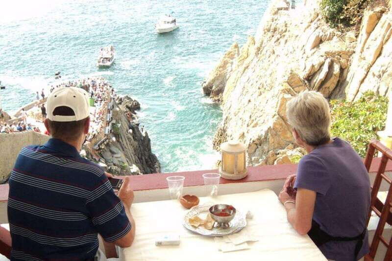 -Acapulco: Cliff Divers at La Quebrada with Lunch and Drinks - A Deep Dive into the Experience