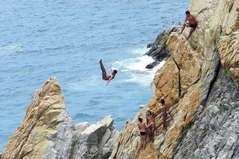 -Acapulco: Cliff Divers at La Quebrada with Lunch and Drinks - FAQ