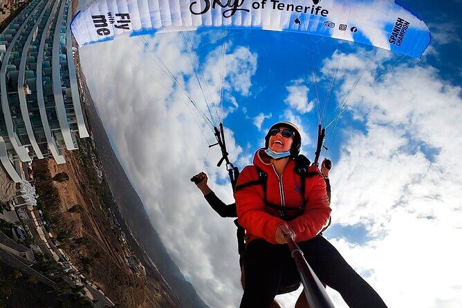 Acrobatic Paragliding Flight with Spanish Champion in Tenerife - An In-Depth Look at the Experience