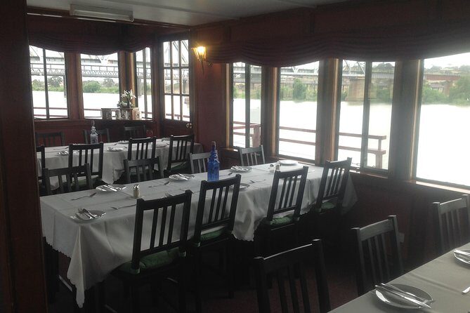 Adelaide Hills Tour with River Murray Lunch Cruise - Exploring Hahndorf