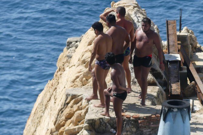 Afro-Mexican Village: Horseback Beach Ride, Crocs & Cliff Diver - The Audience for This Tour