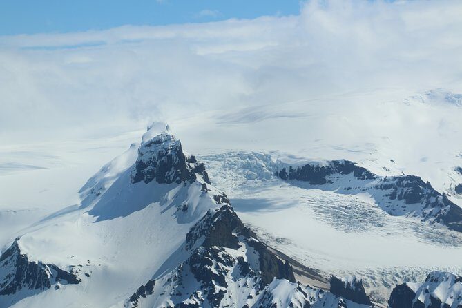 Airplane flight over glacier lagoons and Iceland's highest peak - Iceland Aerial Adventure: Flying over Glaciers and the Highest Peak