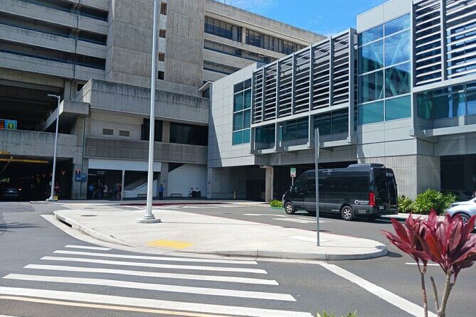 Airport Shuttle - HNL Airport to Waikiki - The Experience on the Road