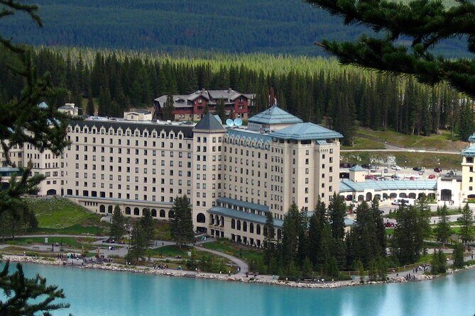 Airport Shuttle: Lake Louise  Calgary - The Details That Matter