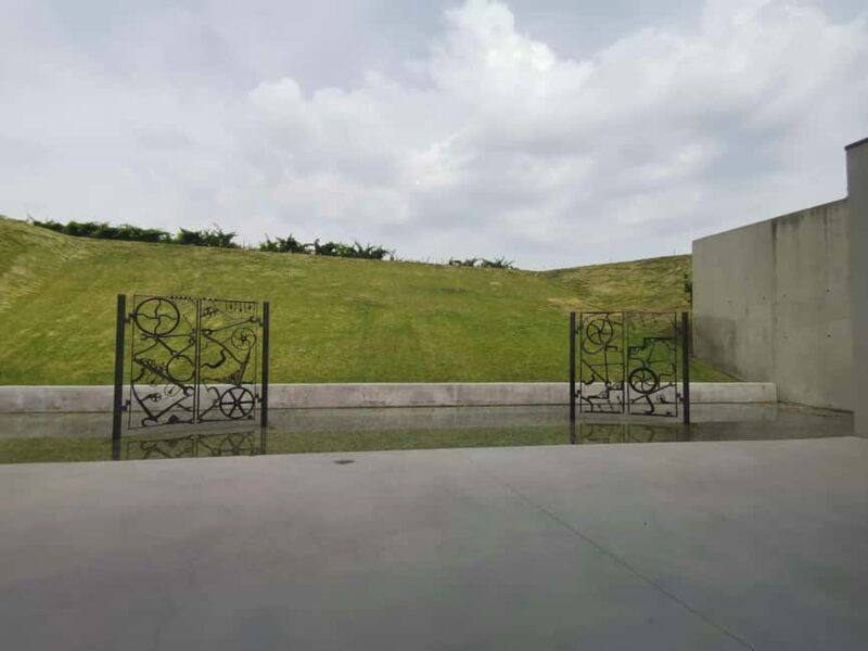 Aix en Provence: Discovery of Prestigeous Wineries and Art - The Real Deal: Pros & Cons