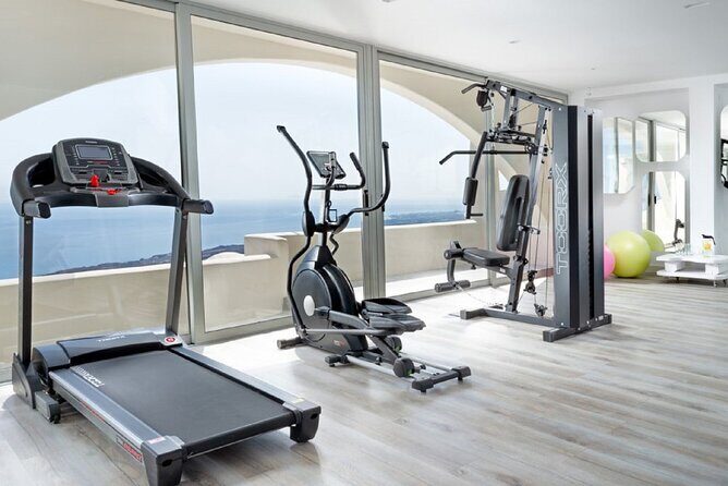 Akrotiri: 2-Hrs Face & Body Ritual, Pool access, wine & fruits - A Deep Dive into the Experience