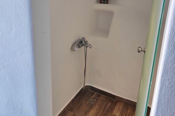 Akrotiri: Couples Departure Day Treat w Massage & Day Pool Access - The Practicalities: What’s Included and What’s Not