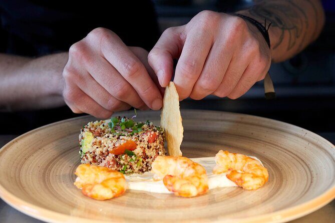 Akrotiri: Couples Massage with Dinner, Pool Access, wine, fruits - Key Points