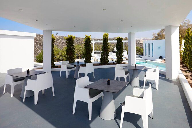 Akrotiri: Couples Massage with Dinner, Pool Access, wine, fruits - Setting the Scene: What to Expect