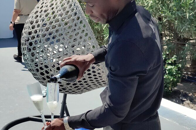 Akrotiri: Spa break for 3-4 friends, Pool access, wine & fruits - FAQ