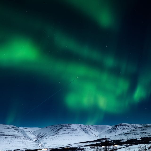 Akureyri: Northern Lights Photography Tour - Transportation and Group Size