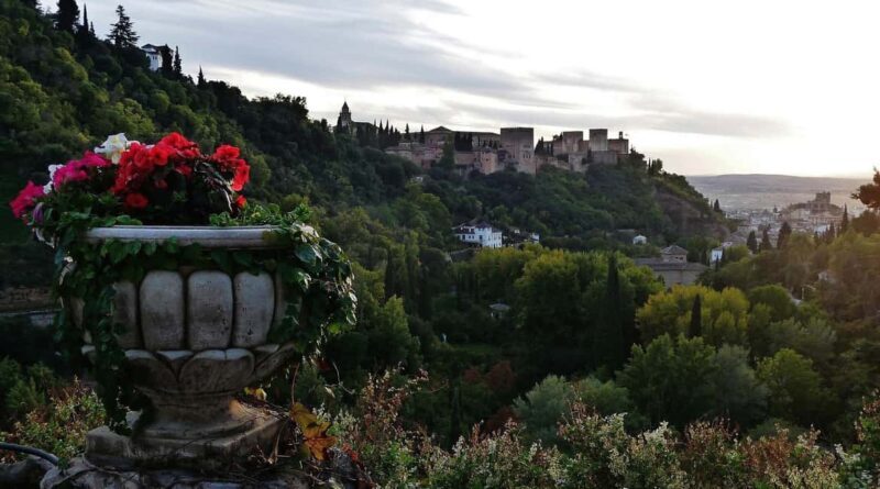 Albaicin and Sacromonte: Guided tour and sunset at Mirador San Nicolas - Discover Granada’s Charms with a Guided Tour of Albaicín and Sacromonte