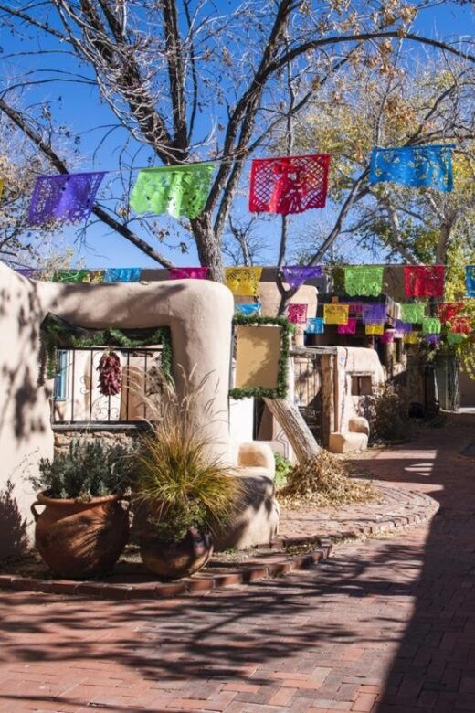 Albuquerque's Timeless Wonders: From Plazas to Museums - Key Points