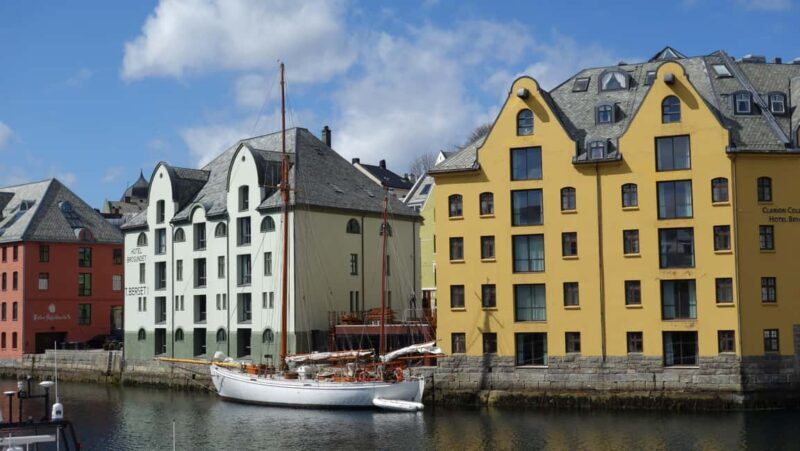 Alesund: Giske Island Iconic Coastal Landmarks Excursion - The Sum Up