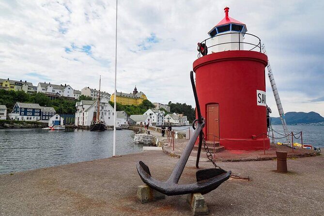 Ålesund Sightseeing and Viking Saga Islands - Key Points