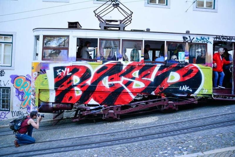 Alfama Photo Walk: Lisbon Photography Tour with a Local - A Closer Look at What You Can Expect