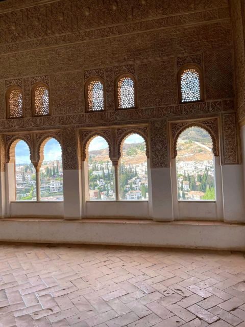 Alhambra and Nasrid Palaces Guided Tour with Tickets - FAQ