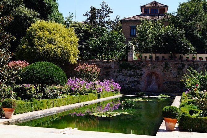 Alhambra Complete: Ticket Skip-the-Line Nasrid Palace and Generalife with Guide - The Overall Experience