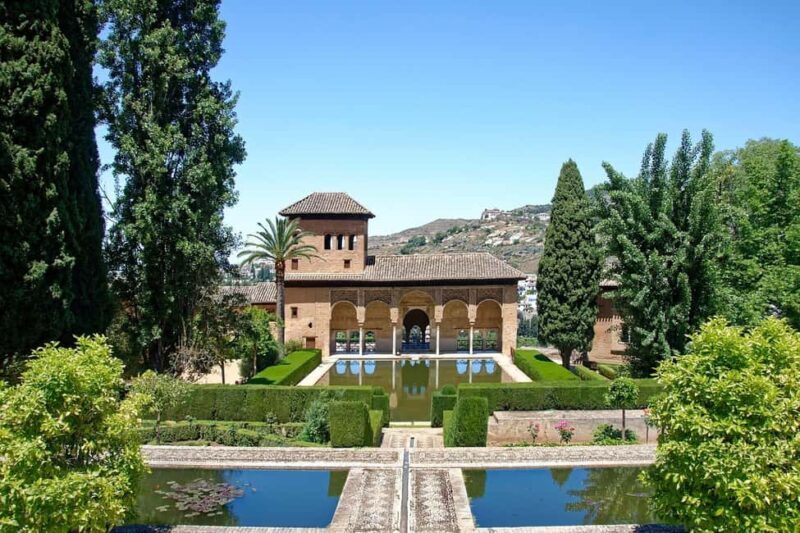 Alhambra: complete tour with Nasrid Palaces, official tour guide, and tickets - Price and Value
