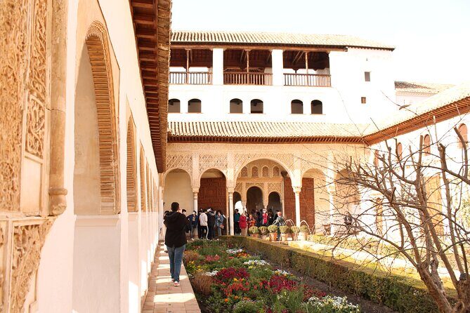 Alhambra Guided Tour, Nasrid Palaces and Generalife - FAQs