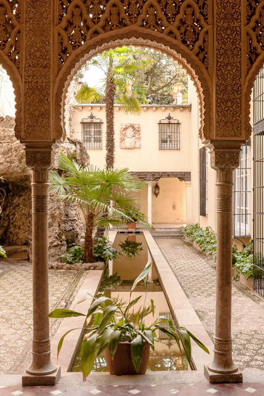 Alhambra & Nasrid Palace: Private Tour with Tickets - Who Will Love This Tour?