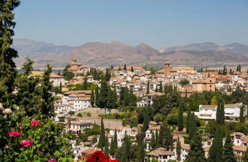 Alhambra, Nasrid Palaces and Albaicin Tour - Key Points