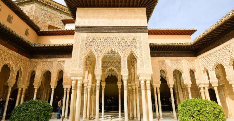 Alhambra, Nasrid Palaces, and Generalife 3-Hour Guided Tour - The Bottom Line: Who Should Consider This Tour?