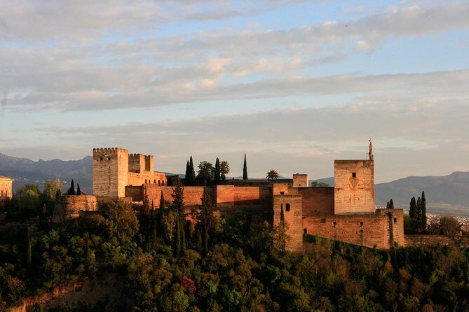Alhambra Private Tour: Nasrid Palaces, Alcazaba and Generalife - Timing and Logistics