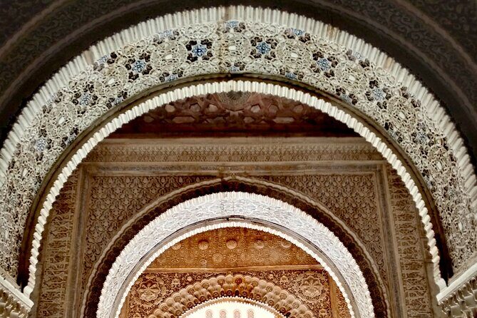 Alhambra Private Tour: Nasrid Palaces and Generalife - Who Should Consider This Tour?