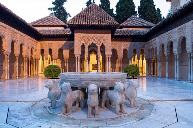 Alhambra Private Tour with Tickets to the Nasrid Palaces - Detailed Review of the Tour Experience