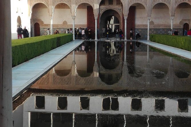 Alhambra private tour (without tickets) total/group Max 15 people - Why This Tour Works Well