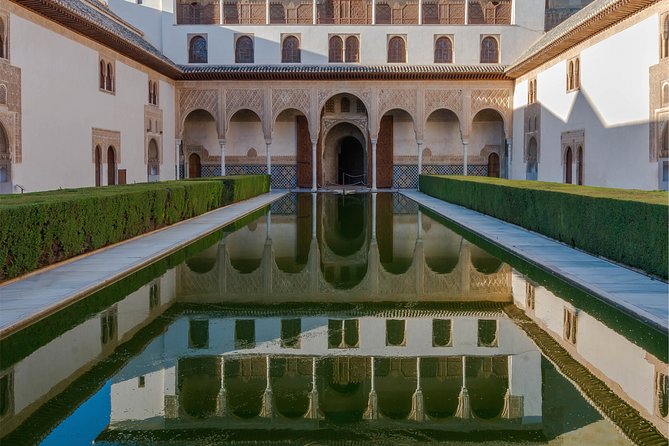 Alhambra Skip-the-line Private Tour including Nasrid Palaces - Stop 1: Generalife Gardens and the irrigation story you’ll remember
