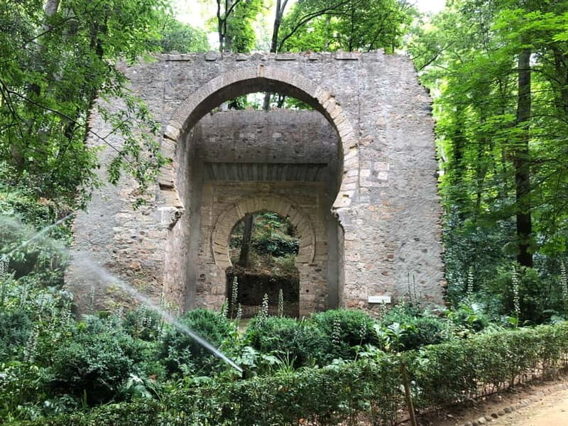 Alhambra Surroundings: History, Architecture and Legends - Who Should Consider This Tour?