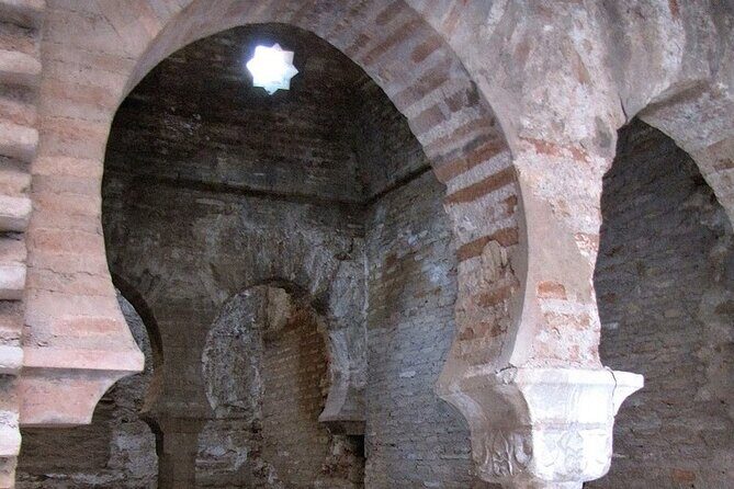 Alhambra tour with Generalife Palace and gardens - Who Will Enjoy This Tour?