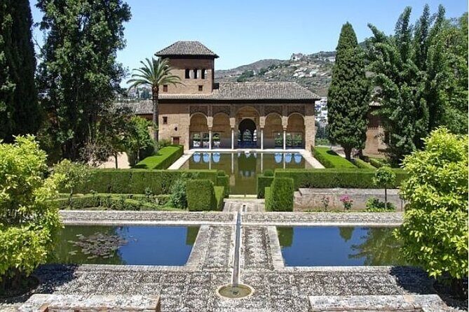 Alhambra: tour with Nasrid Palaces. Admission not included - FAQ
