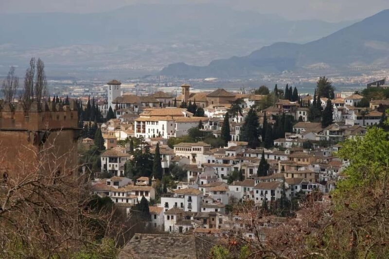 Alhambra: tour without Nasrid Palaces with official tour guide and tickets - FAQs