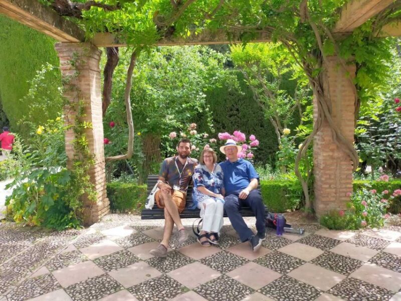 Alhambra with Nazaries Palaces Private Tour - Key Points