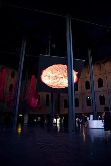 Alhóndiga de Bilbao: Art explained by Artists - What You’ll See and Learn