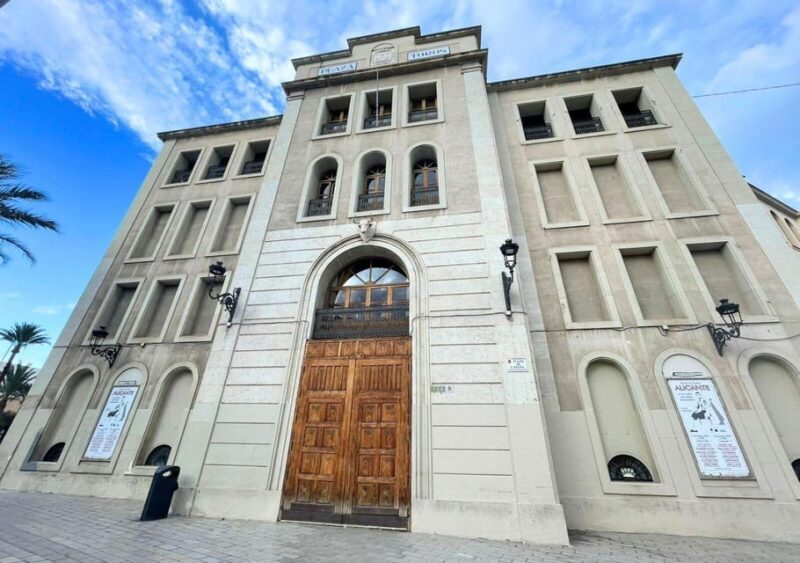 Alicante: Bullring and Castle Guided Tour with Taxi Transfer - The Value of This Tour