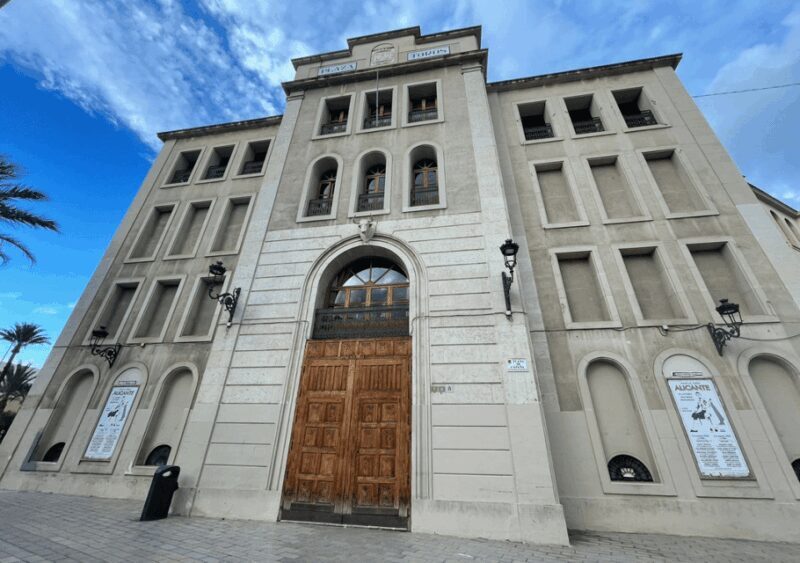 Alicante: Bullring and Central Market Gastronomic Tour - Starting Point: Alicante Bullring