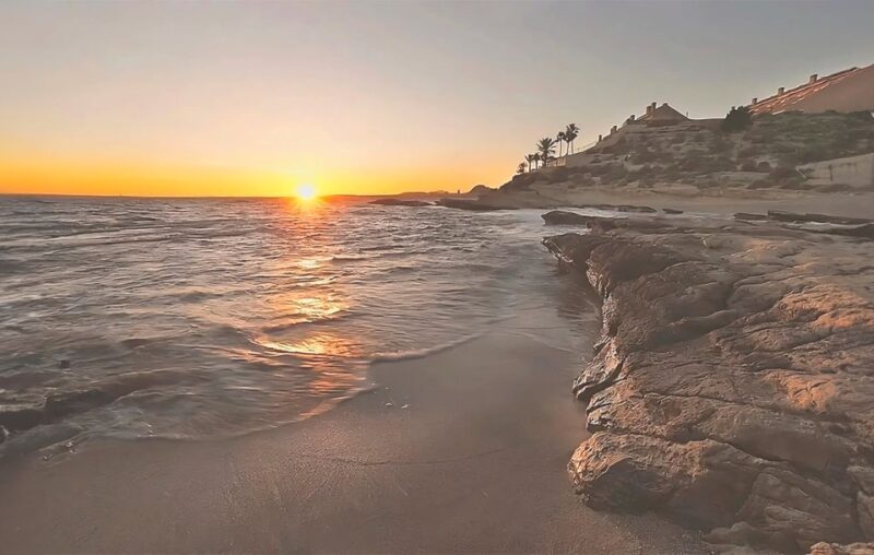 Alicante: E-Bike, Snorkeling and Paddle Surf Tour - Paddle Surfing at Playa del Postiguet