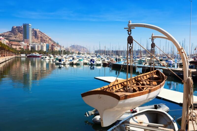Alicante: Express Walk with a Local in 60 minutes - The Value for Money