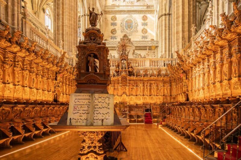 Alicante: Old Town and Santa Bárbara Castle Walking Tour - Key Points