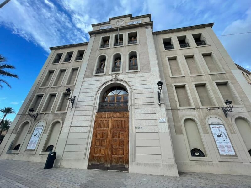 Alicante: Private Guided Visit to Alicante Bullring & Museum - The Experience: What You Can Expect